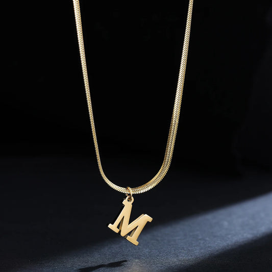 Colar Personalizado com Letra – Corrente Snake Banhada a Ouro