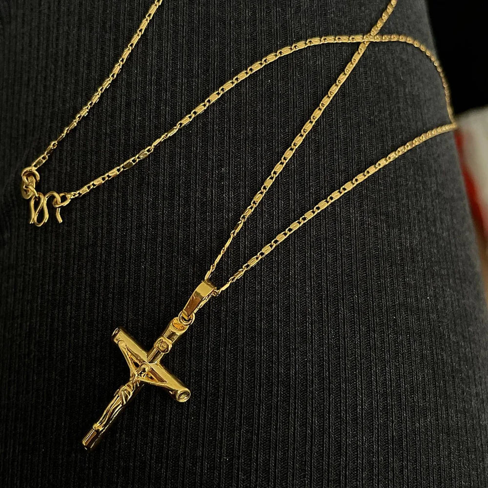 Colar Cruz Banhado a Ouro 24K – Autêntico e Novo