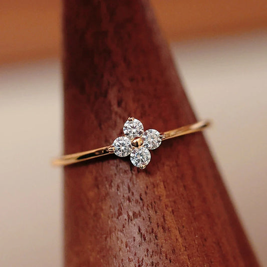 💎 

Anel Trevo de Luxo – Prata 925 com Zircónias