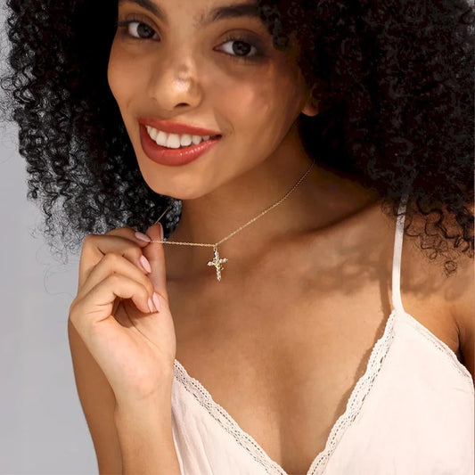 Colar Cruz Elegante com Cristais banhada a ouro de 18K