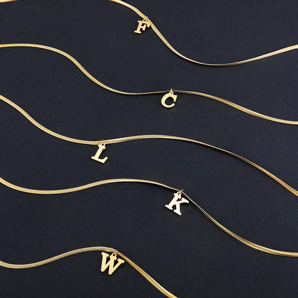 Colar Personalizado com Letra – Corrente Snake Banhada a Ouro