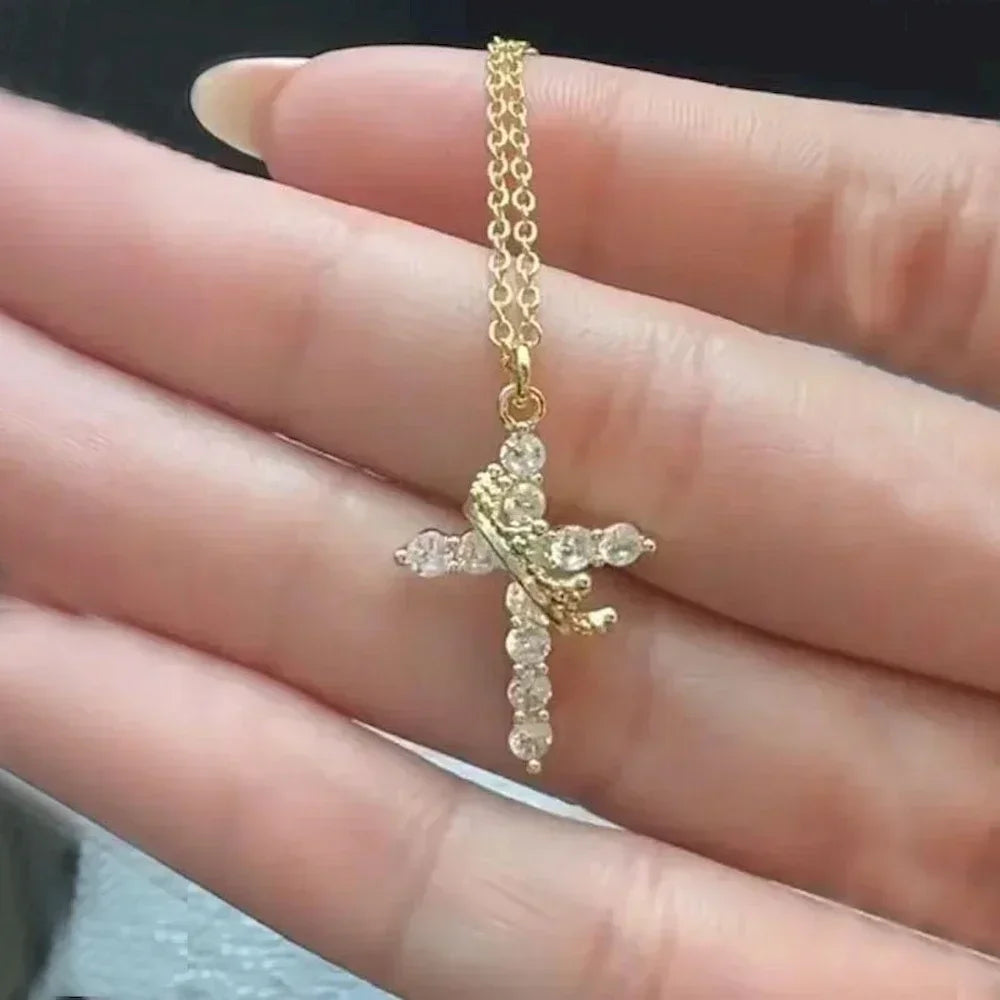 Colar Cruz Elegante com Cristais banhada a ouro de 18K