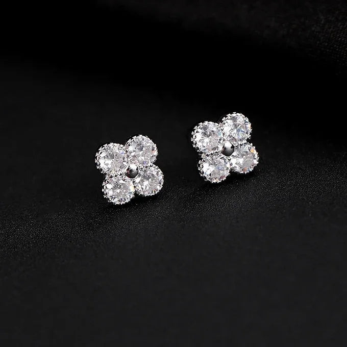 Brincos Trevo da Sorte – Elegância em Prateado 925