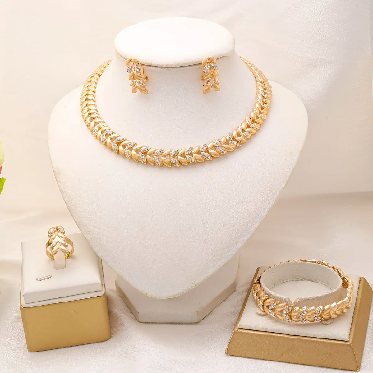 Conjunto Dubai Luxo – Colar, Brincos, Pulseira e Anel Dourado_BANHO 18K