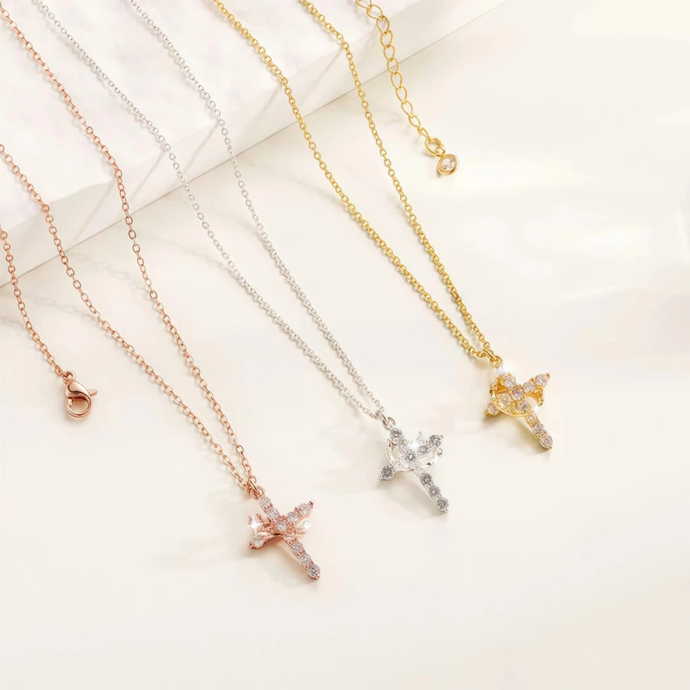 Colar Cruz Elegante com Cristais banhada a ouro de 18K