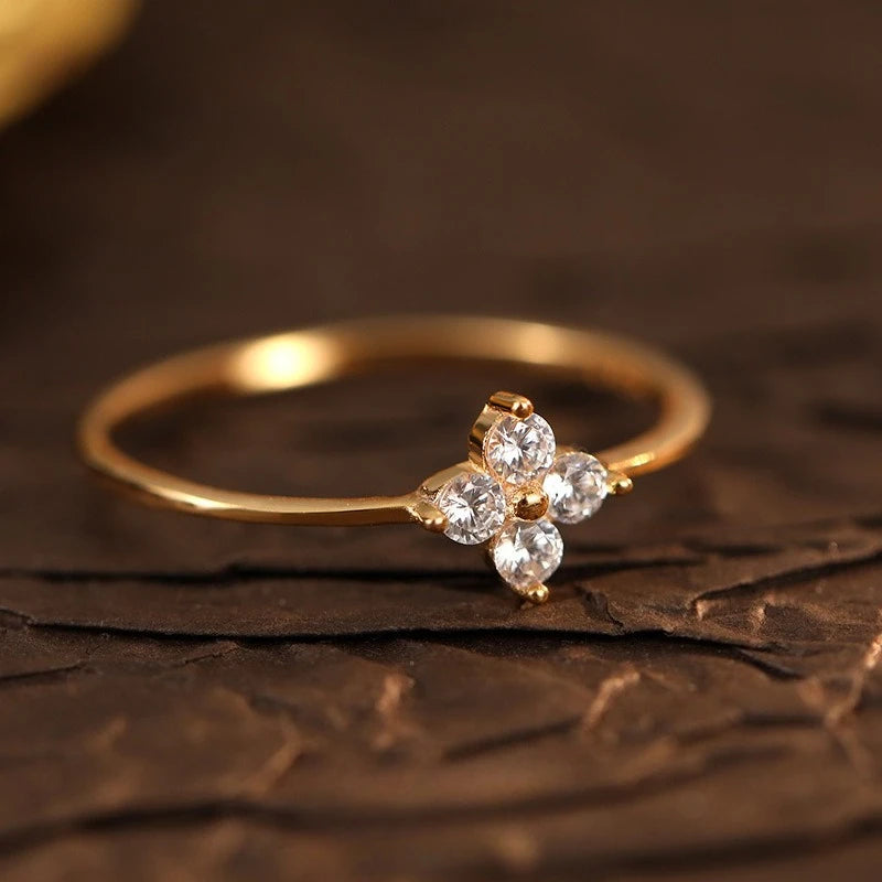 💎 

Anel Trevo de Luxo – Prata 925 com Zircónias