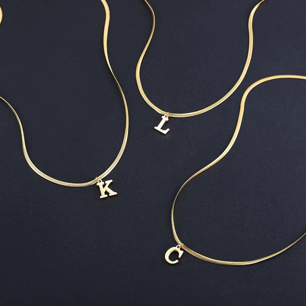 Colar Personalizado com Letra – Corrente Snake Banhada a Ouro